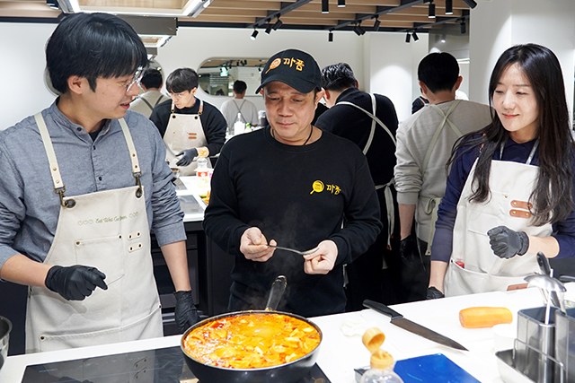 뚬 셰프! 도와주세요.